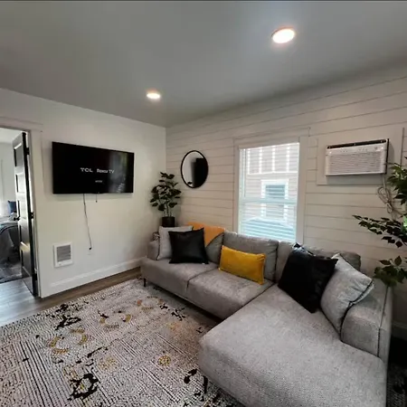 Amazing Location Just Min 2 Dntn Sacred Heart Appartement